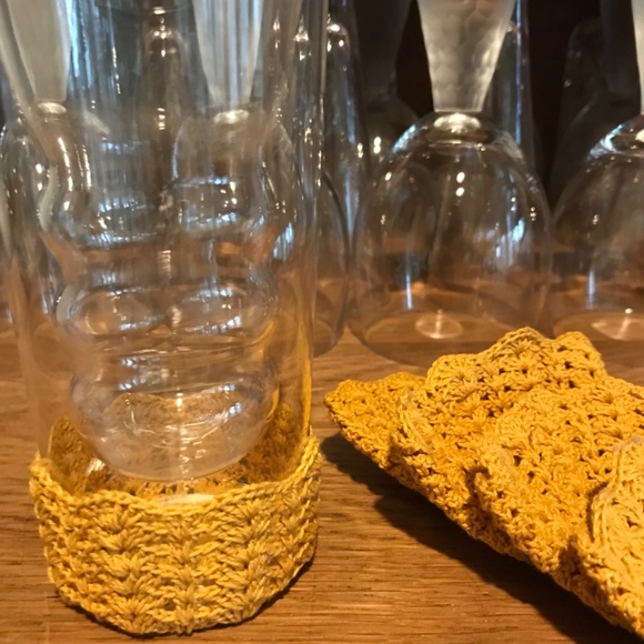 Hand crocheted coasters from beautiful golden crochet Cotton. - Picture 3 of 3
